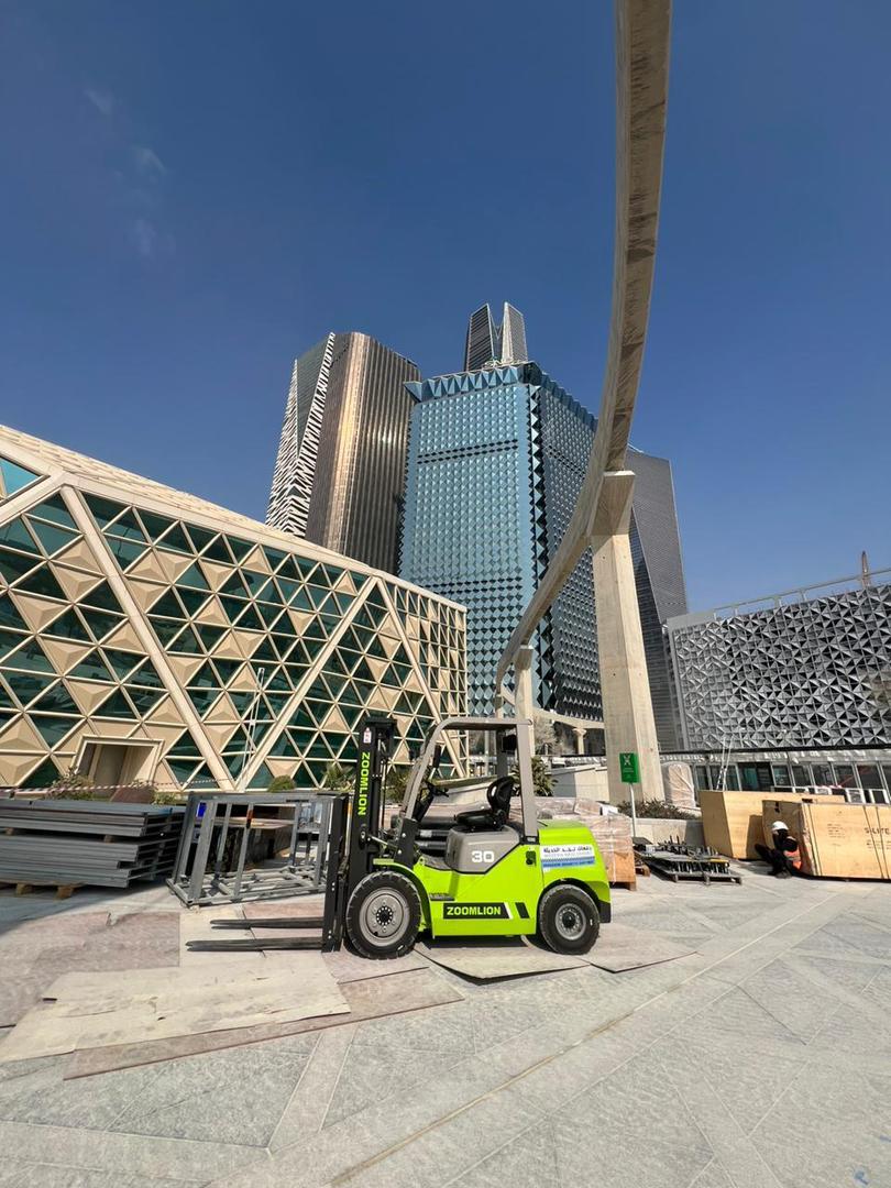 About Company cranes, heavy equipment, crane rental expertise, crane company in Saudi Arabia