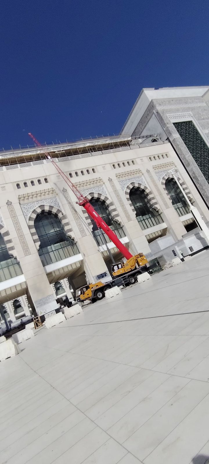 Development of the Two Holy Mosques, Saudi Bin Laden Group crane rental, heavy equipment rental, crane, man lift, scissor lift, boom truck, telehandler, lifting services, construction equipment hire, crane company in Saudi Arabia