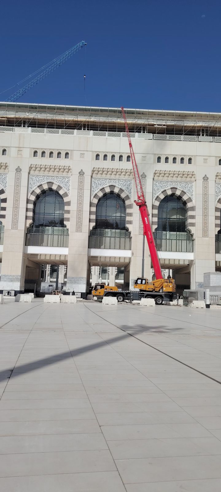 Development of the Two Holy Mosques, Saudi Bin Laden Group crane rental, heavy equipment rental, crane, man lift, scissor lift, boom truck, telehandler, lifting services, construction equipment hire, crane company in Saudi Arabia